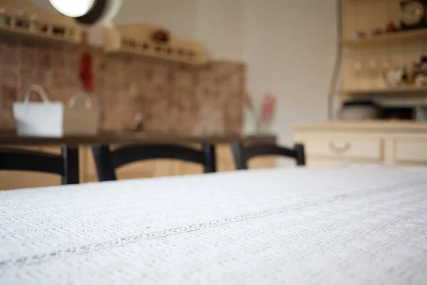 Blurred Kitchen Interior Focus Old White Tablecloth — Stock Photo, Image