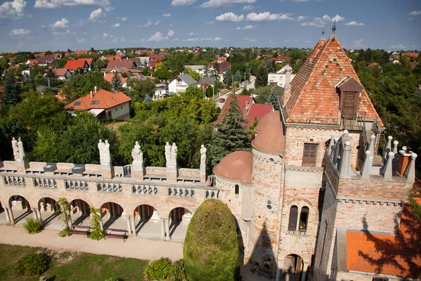 Szekesfehervar Hungary August 2018年 由雕塑家兼建筑设计师杰诺 博里设计 从内部花园俯瞰著名的博里城堡 该城堡由博里亲手建造 历时40年 — 图库照片