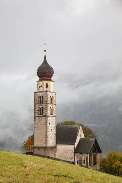 San Valentino Church Foggy Late Autumn Day Siusi Allo Sciliar — Stock Photo, Image