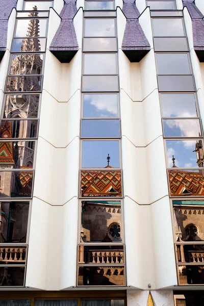 Travel European Tourism Concept Budapest Matthias Church Reflecting Glass — Stock Photo, Image