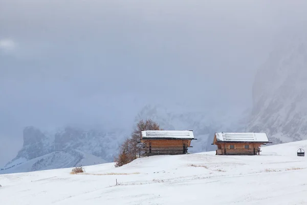 アルプ シウシの雪深い初冬の風景 ドロミテ イタリア 冬の休暇先 — ストック写真