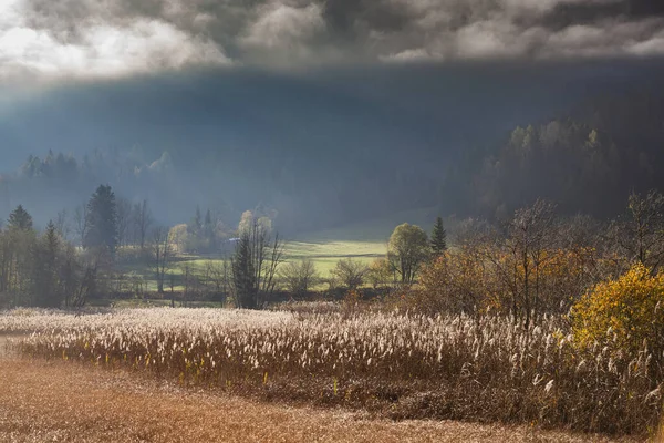 Красивый Осенний Рассвет Горах — стоковое фото