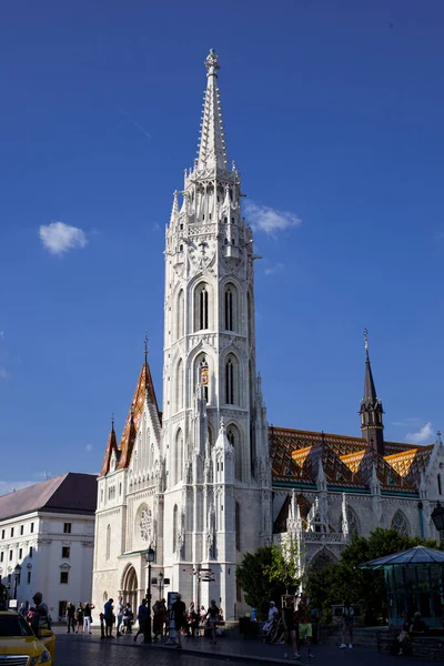 旅行やヨーロッパの観光の概念 ブダペスト マティアス教会 — ストック写真