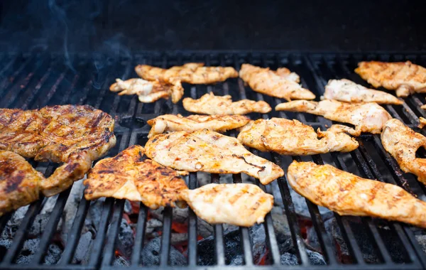 Barbecue Maken Achtertuin — Stockfoto