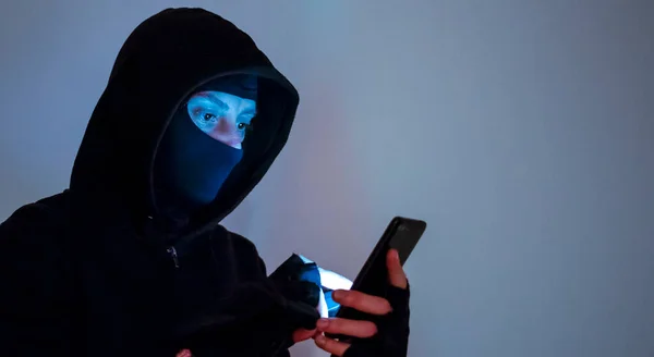 Ladrón Utilizando Concepto Seguridad Privacidad Línea Smartphone — Foto de Stock