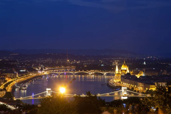 Туризм Европейская Туристическая Концепция Будапешт Венгрия Здание Парламента Венгрии Через — стоковое фото