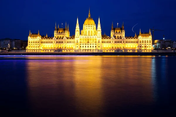 Reisen Und Europäisches Tourismuskonzept Budapest Ungarn Ungarisches Parlamentsgebäude Über Der — Stockfoto