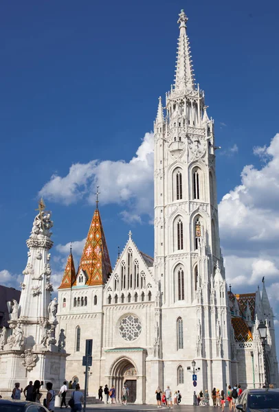 旅行やヨーロッパの観光の概念 ブダペスト マティアス教会 — ストック写真