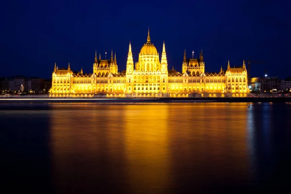 Туризм Европейская Туристическая Концепция Будапешт Венгрия Здание Парламента Венгрии Над — стоковое фото