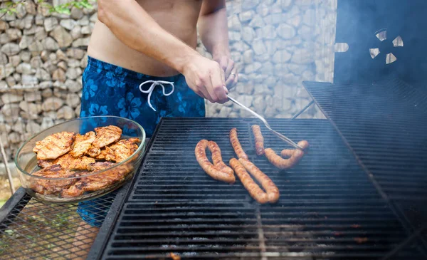 Faisant Barbecue Dans Cour Arrière — Photo