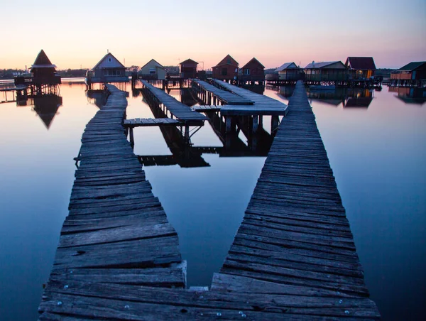 Drijvend Dorp Aan Het Bokod Meer Hongarije — Stockfoto