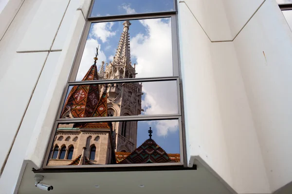 Travel European Tourism Concept Budapest Matthias Church Reflecting Glass — Stock Photo, Image