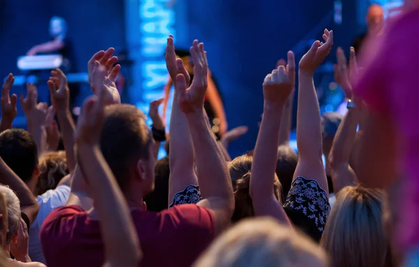 コンサートの群集 夏の音楽祭 — ストック写真