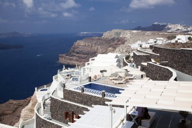 Yunanistan 'ın Santorini kentindeki geleneksel beyaz binalar