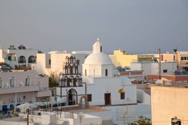 Yunanistan 'ın Santorini kentindeki geleneksel beyaz binalar
