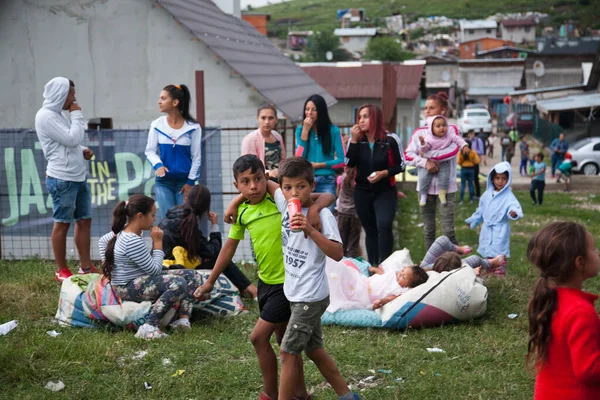 Rimetea Torocko Ρουμανία Ιουλίου 2016 Κοινό Μπροστά Από Την Κεντρική — Φωτογραφία Αρχείου