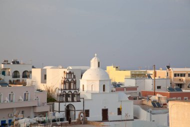 Yunanistan 'ın Santorini kentindeki geleneksel beyaz binalar