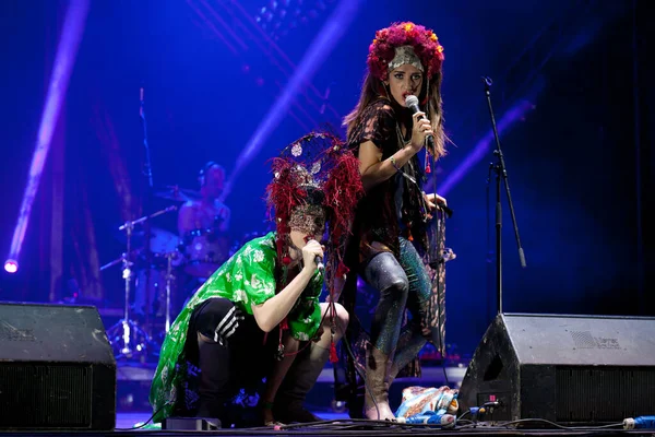 Ragazze Esibiscono Sul Palco Concerto — Foto Stock