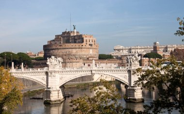 Köprü, Castel Sant Angelo ve Tiber Nehri. Roma, İtalya