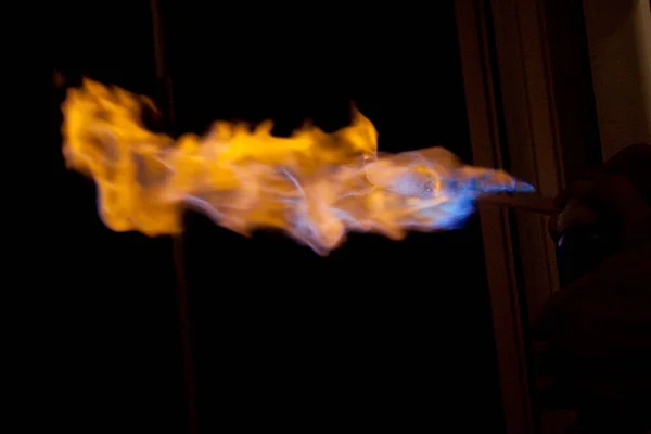 Una Llama Fuego Noche —  Fotos de Stock