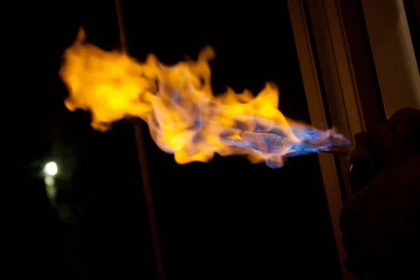 Eine Feuerflamme Der Nacht — Stockfoto