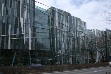 Şehirdeki modern ofis binası, şehir geçmişi.