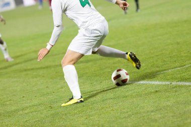 Futbol oyuncularının futbol için savaştığı pankart