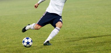 Futbol oyuncularının futbol için savaştığı pankart