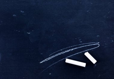 Siyah arkaplanı olan tebeşir tahtası