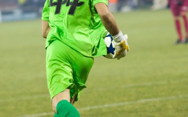 Futbol oyuncularının futbol için savaştığı pankart