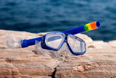 Sahilde şnorkelle yüzme ekipmanı 