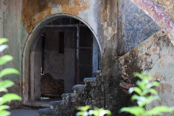 Vieille Maison Abandonnée Dans Ville — Photo