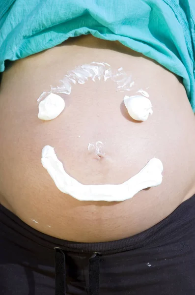 Hamile Bir Kadının Yakınına — Stok fotoğraf