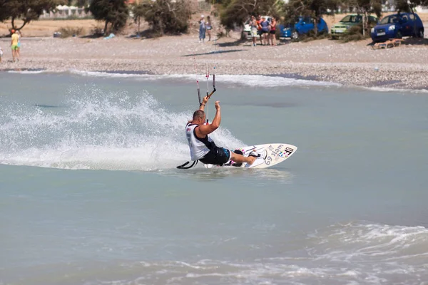 Hombre Surfeando Remo Playa —  Fotos de Stock