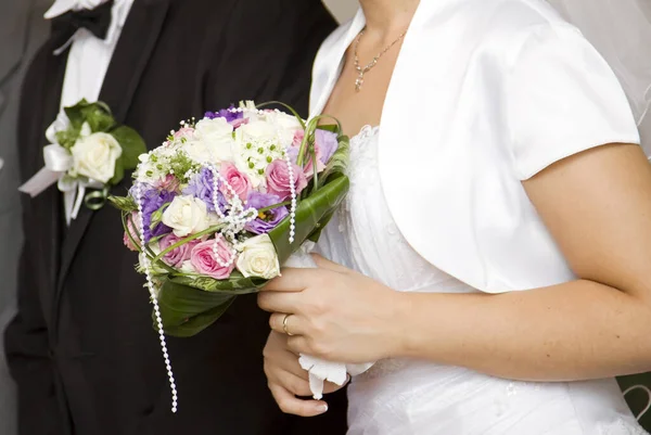 Bruid Bruidegom Met Boeket Bloemen — Stockfoto