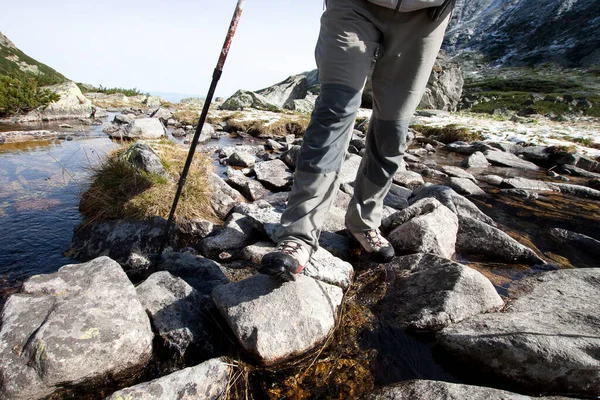 Young Man Hiking Mountains — Stock Photo, Image