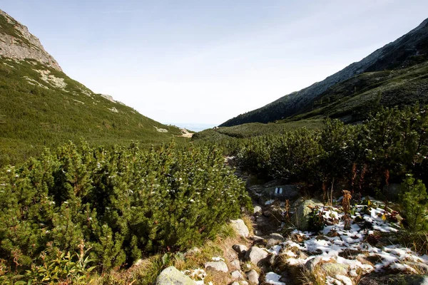 Vackert Landskap Med Berg Och Blå Himmel — Stockfoto