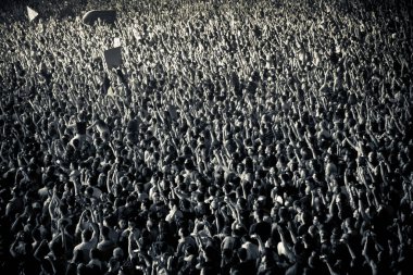 CLUJ-NAPOCA, ROMANIA - 3 AĞUSTOS 2015: Avrupa Gençlik Başkentinde düzenlenen Anlatılmamış Festivalde kalabalık eğleniyor