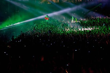 CLUJ-NAPOCA, ROMANIA - 3 AĞUSTOS 2015: Avrupa Gençlik Başkentinde düzenlenen Anlatılmamış Festivalde kalabalık eğleniyor