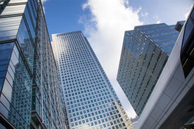 Şehirdeki modern ofis binası