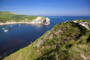 İngiltere 'nin güney Devon kentinde Jurassic sahilinde Lulworth Koyu