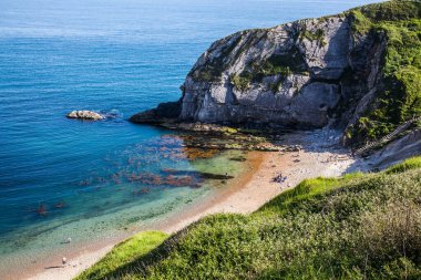 İngiltere, Dorset 'in Jurassic Sahili' nde güzel, gizli bir sahil.