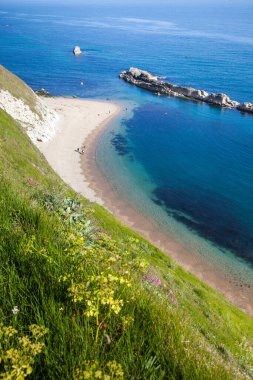 İngiltere, Dorset 'in Jurassic Sahili' nde güzel, gizli bir sahil.