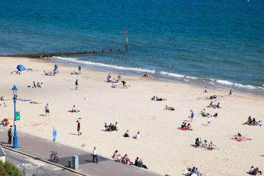 İngiliz sahili - Yaz tatili - Bournemouth, Dorset, İngiltere 'deki plajların en üst görüntüsü