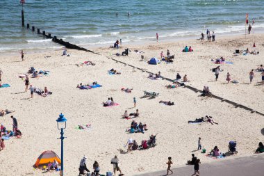 İngiliz sahili - Yaz tatili - Bournemouth, Dorset, İngiltere 'deki plajların en üst görüntüsü