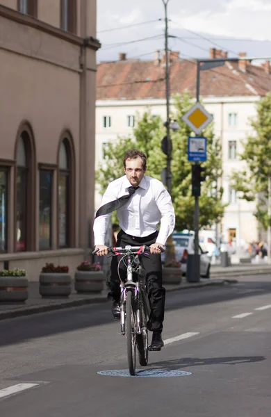 Jeune Homme Vélo Dans Ville — Photo