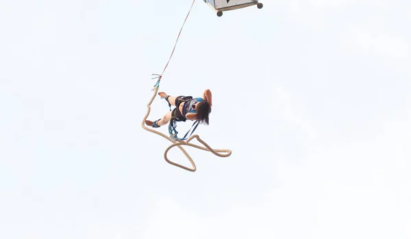Donna Che Salta Sulla Corda — Foto Stock