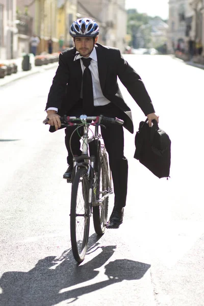 Joven Con Bicicleta Ciudad — Foto de Stock