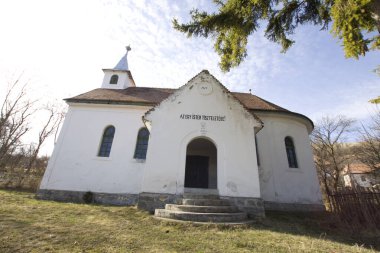 Romanya 'nın Sanzieni kentinde küçük bir şapel