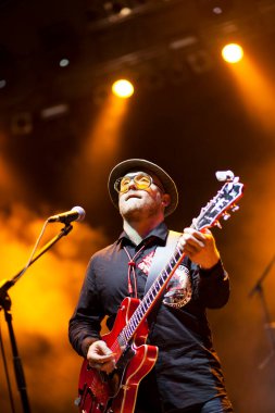 Sahnede müzisyenler